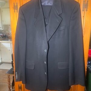 Andre Villard Elegant Men's Black wool 3 piece suit .